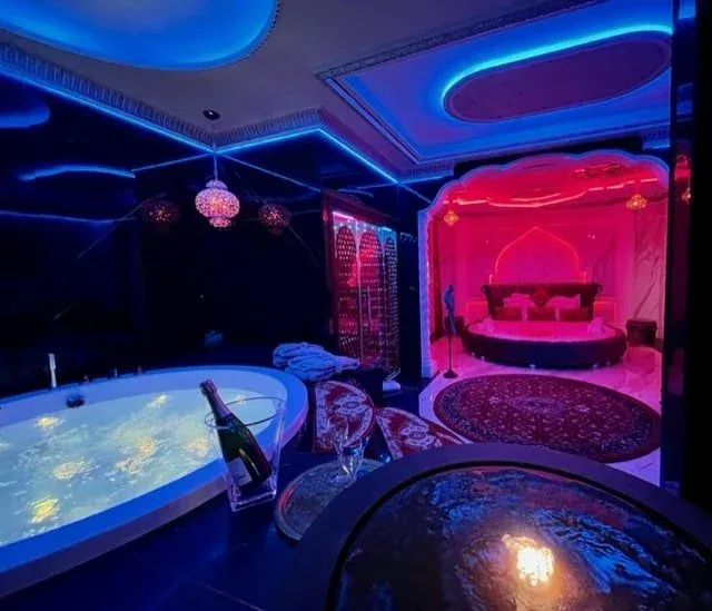 Sheherazade, love room à Lyon - photo 3 sur 5