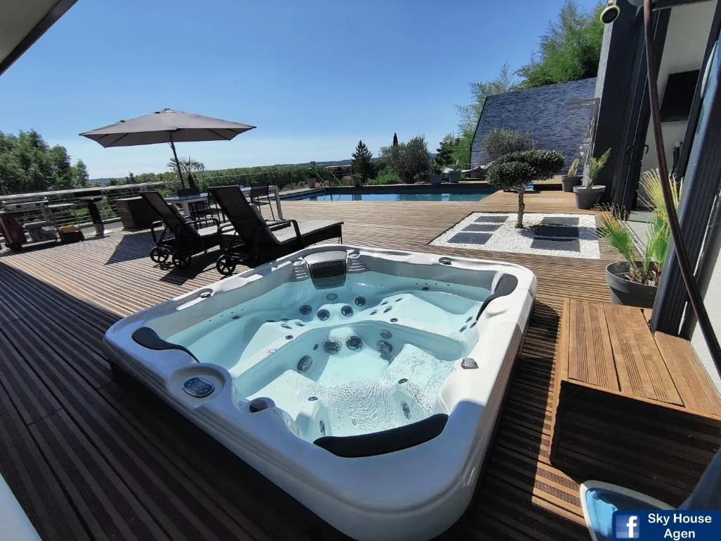 Sky House Agen - piscine privée, sauna et spa privatif (Agen, Lot-et-Garonne)