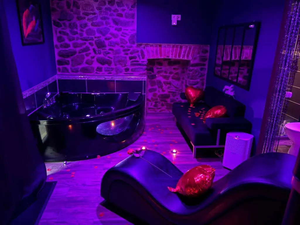 Spa love room de Donges - Balnéo, jardin et terrasse près de Saint-Nazaire (Donges, Loire-Atlantique)