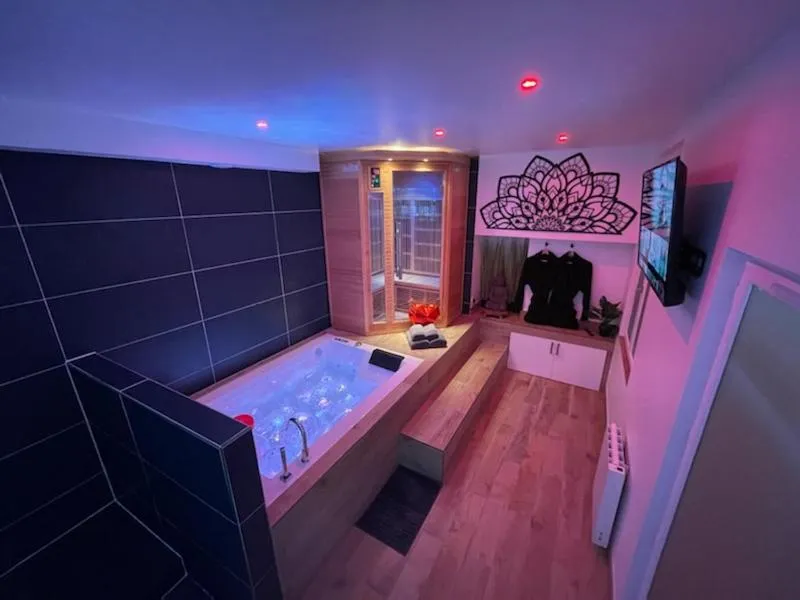 Spamoureux Épinay - Appartement avec bain à remous et sauna (Épinay-sous-Sénart, Essonne)
