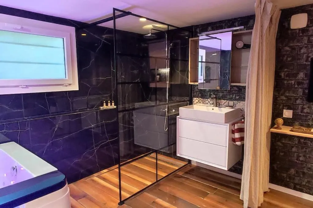 Studio balnéo paisible, gîte avec spa à Vezin-le-Coquet - photo 3 sur 12