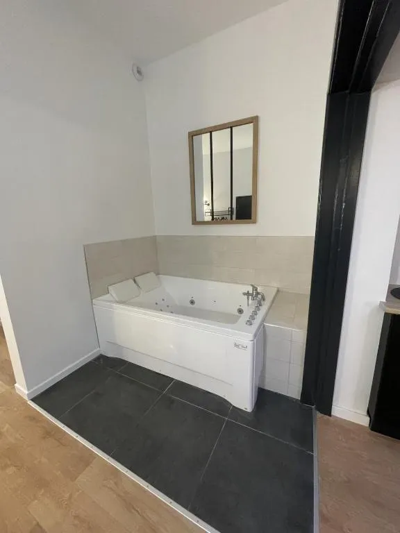 Studio balnéo Wilson 2, gîte avec spa à Calais - photo 3 sur 12