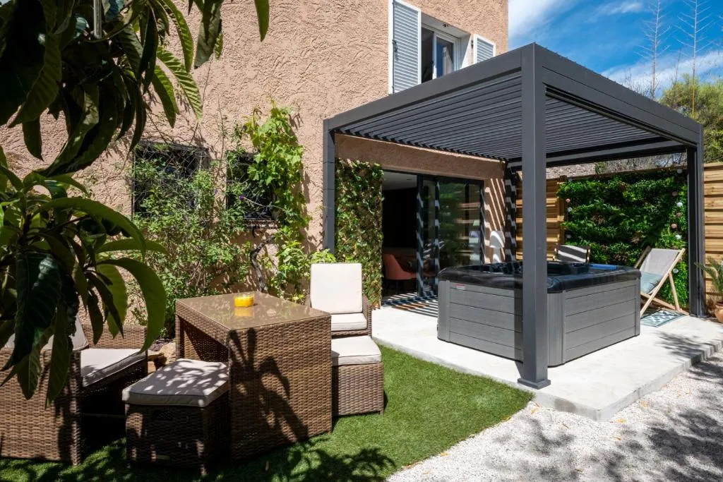 Studio Honey Moon - jacuzzi et écran cinéma près des plages (La Ciotat, Bouches-du-Rhône)