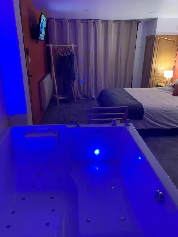 Studio jacuzzi et terrasse, gîte avec spa à Hazebrouck - photo 2 sur 5