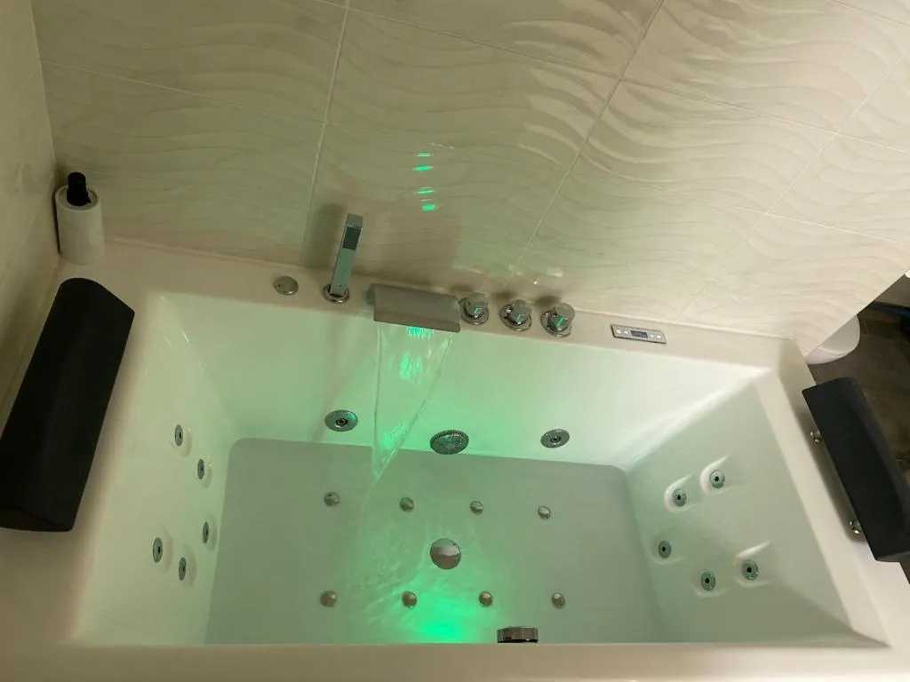 Studio jacuzzi rue Gudin, gîte avec spa à Montargis - photo 3 sur 12