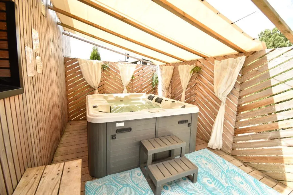 Studio Les 2 Fées - Jacuzzi et terrasse près de la gare (Montfort-sur-Meu, Ille-et-Vilaine)