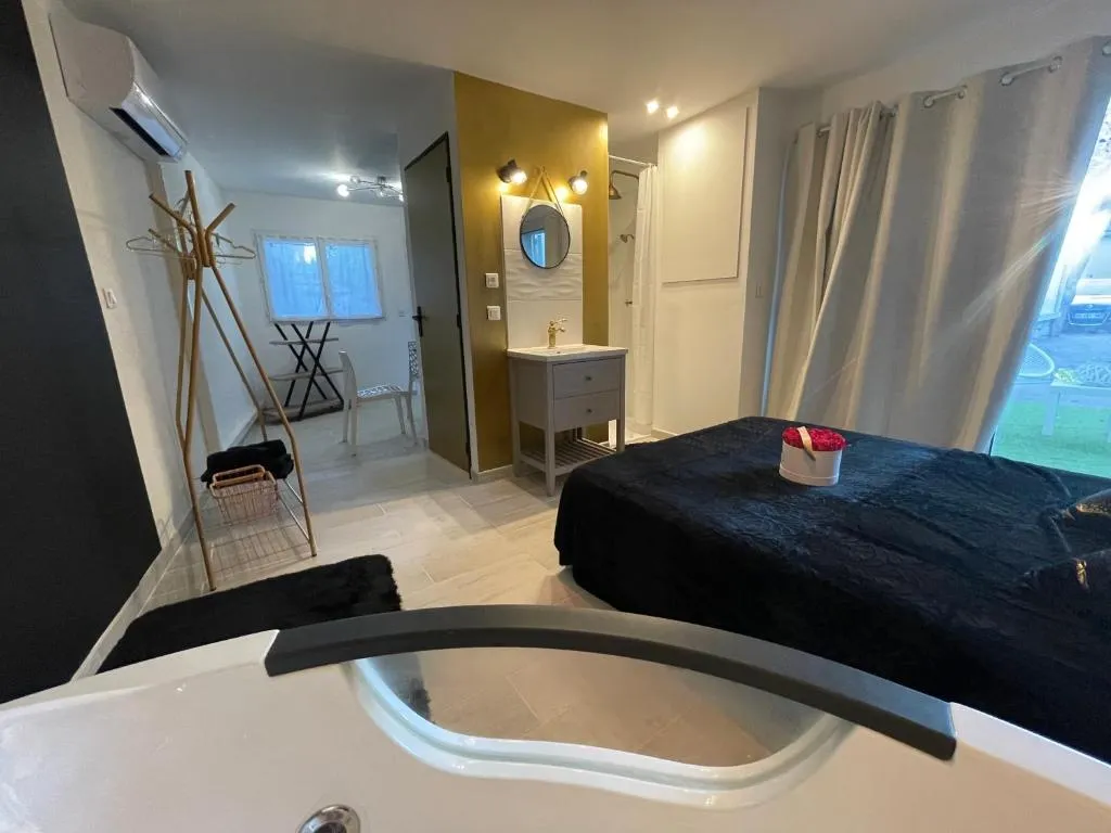 Studio M, gîte avec spa à Pézenas - photo 2 sur 11