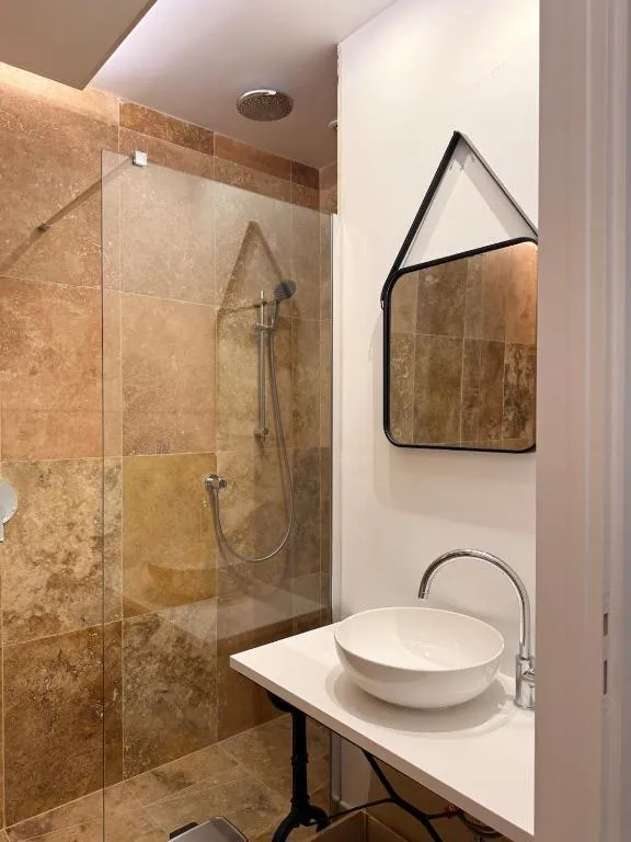Studio spa et balnéo Bonnelles, gîte avec spa à Bonnelles - photo 3 sur 11