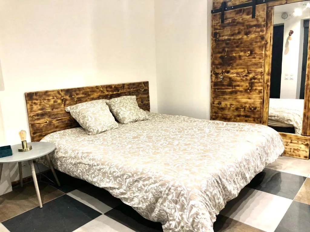 Studio spa et cour du Puy, gîte avec spa à Le Puy-en-Velay - photo 2 sur 12