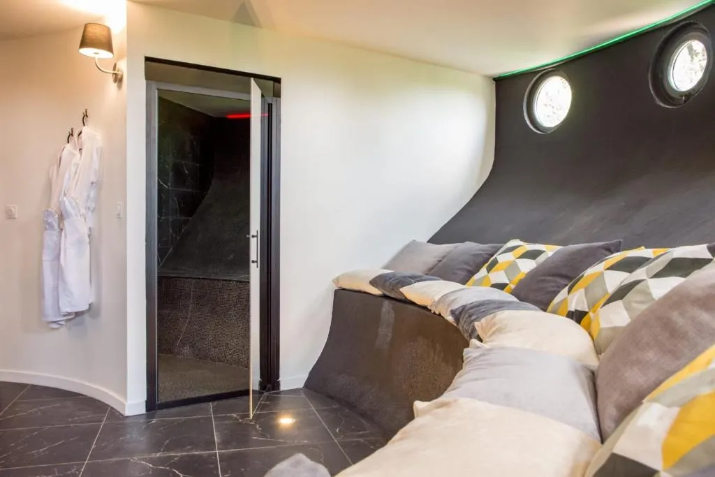 Suite atypique jacuzzi n°3, gîte avec spa à Trévoux - photo 2 sur 10