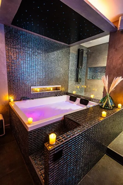 Suite Baignoire Spa, gîte avec spa à Narbonne - photo 2 sur 12