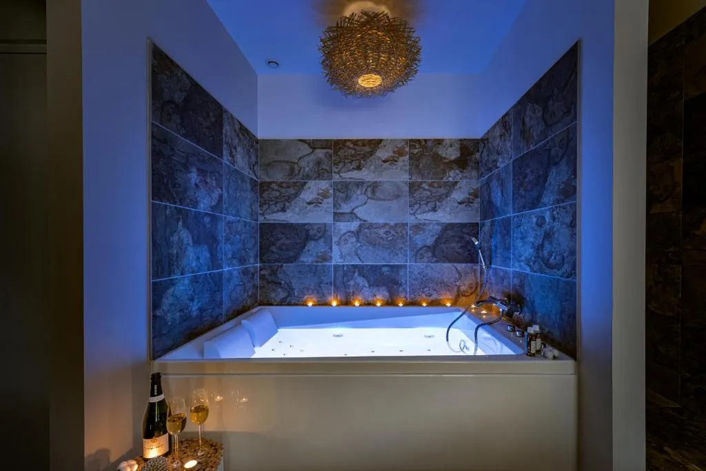 Suite Bali Balnéo, gîte avec spa à Saint-Étienne - photo 3 sur 11
