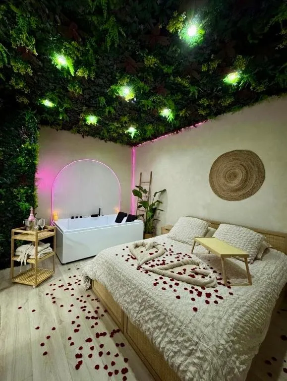 Suite Bali d'Écouen - Jacuzzi privatif (Écouen, Val-d'Oise)