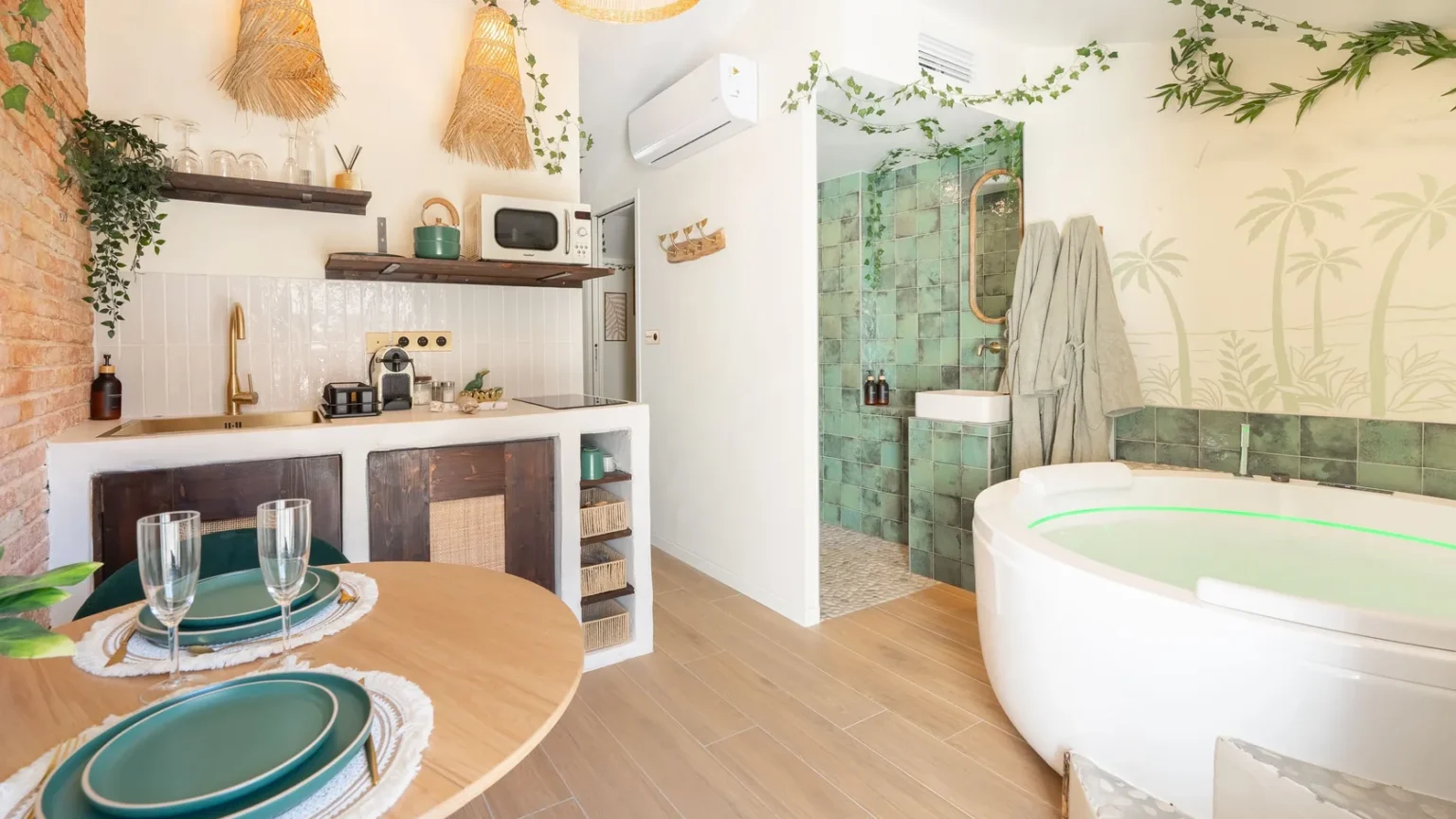 Suite Bali et Balnéo, gîte avec spa à La Tranche-sur-Mer - photo 3 sur 11