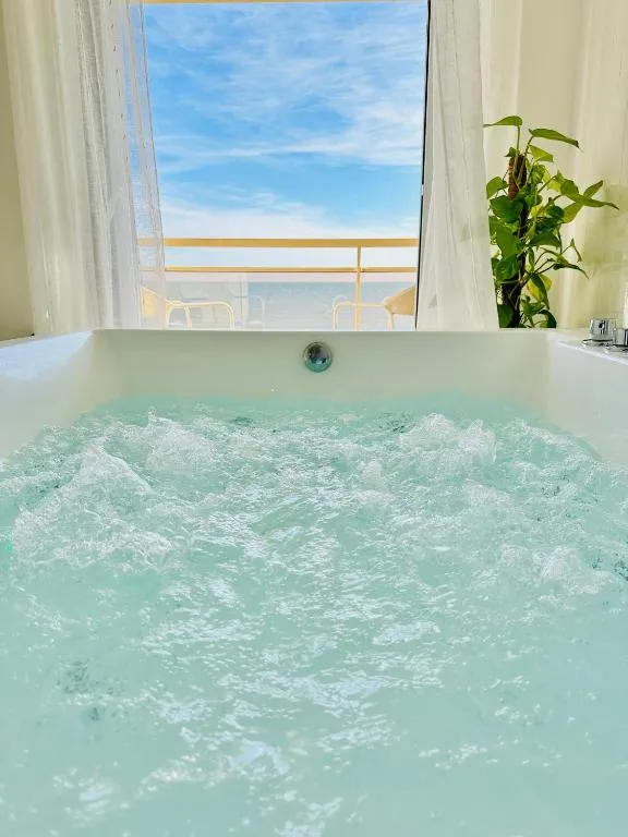 Suite Balnéo Canet - Appartement vue mer avec bain à remous (Canet-en-Roussillon, Pyrénées-Orientales)