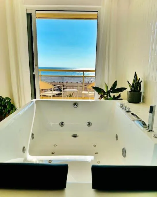 Suite Balnéo Canet, gîte avec spa à Canet-en-Roussillon - photo 2 sur 10