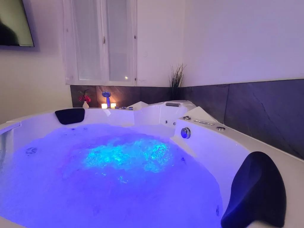 Suite balnéo de Moulins, gîte avec spa à Moulins - photo 3 sur 12