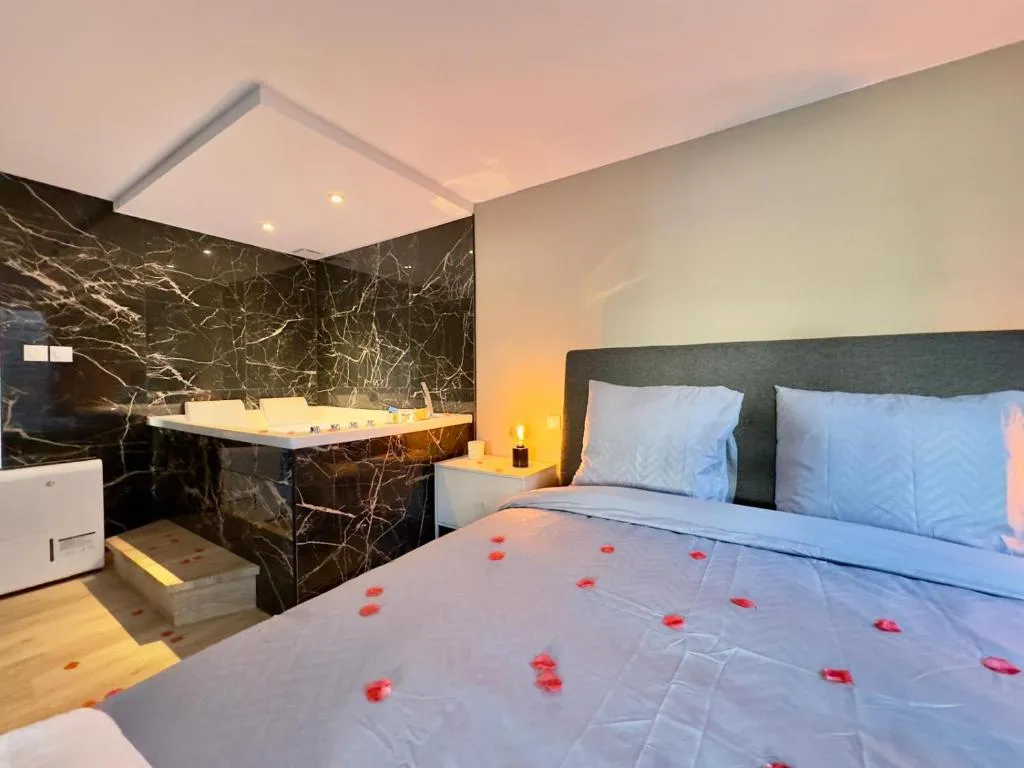 Suite Balnéo du Faubourg, gîte avec spa à Douai - photo 2 sur 12