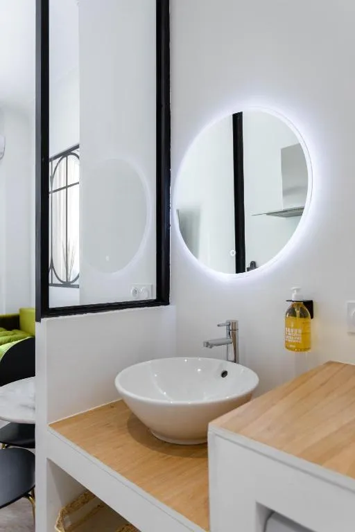 Suite balnéo du Vieux-Port, gîte avec spa à Marseille - photo 3 sur 12