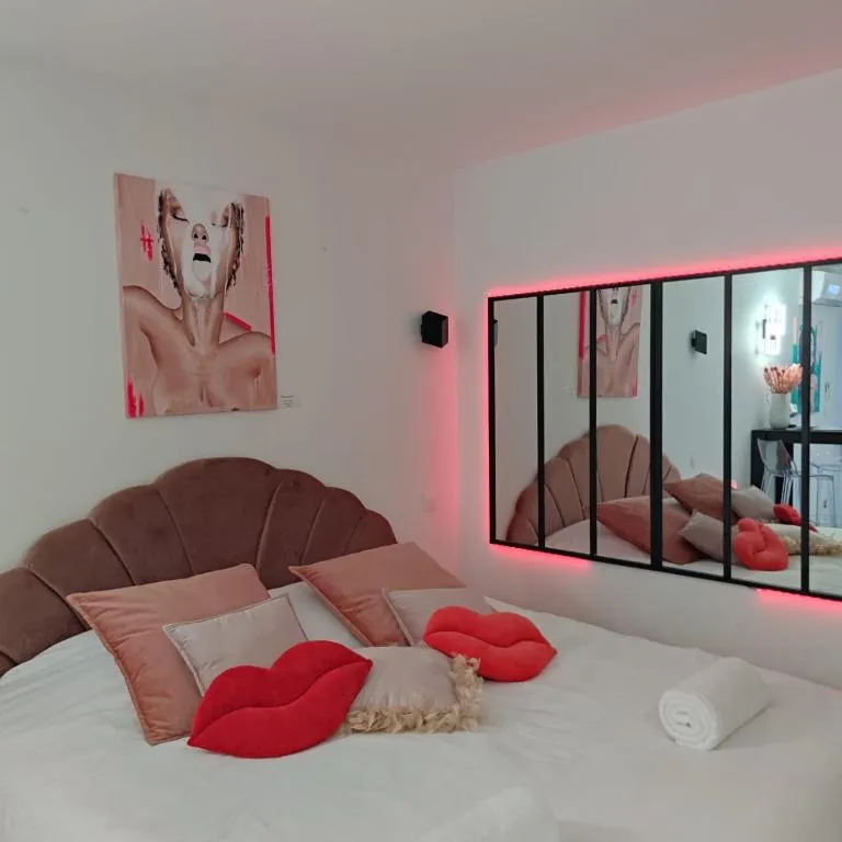 Suite Balnéo et Terrasse d'Argelès, gîte avec spa à Argelès-sur-Mer - photo 2 sur 11