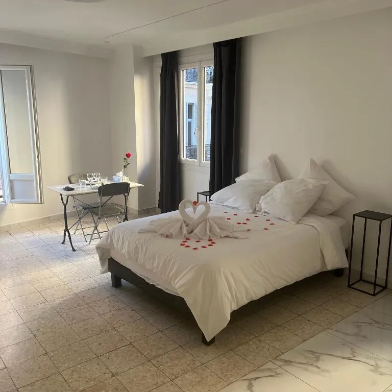 Suite Balnéo Saint-Charles, gîte avec spa à Marseille - photo 2 sur 12