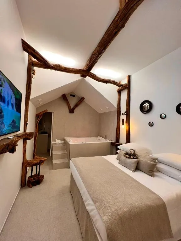 Suite Balnéo Tamarin et Capucin, gîte avec spa à Aubagne - photo 2 sur 12