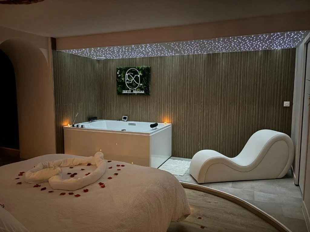Suite Banjar-Luxe - Bain à remous et sauna à une vingtaine de km de Rennes (Saint-Aubin-d'Aubigné, Ille-et-Vilaine)