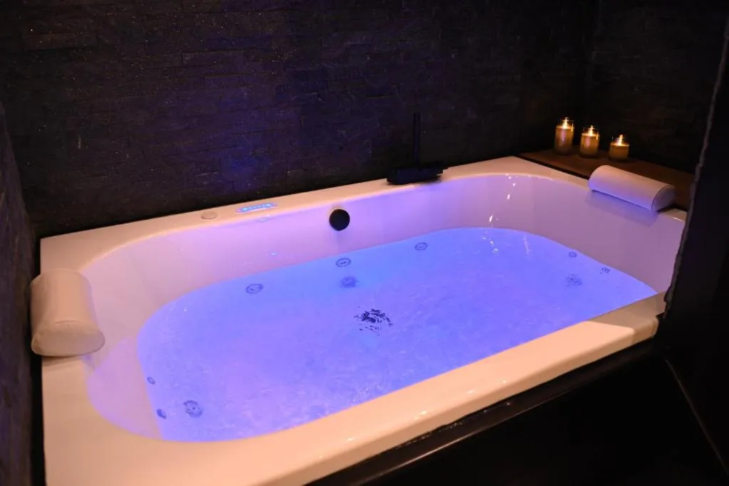 Suite Batman balnéo et cinéma - Thème super-héros (Verdun, Meuse)