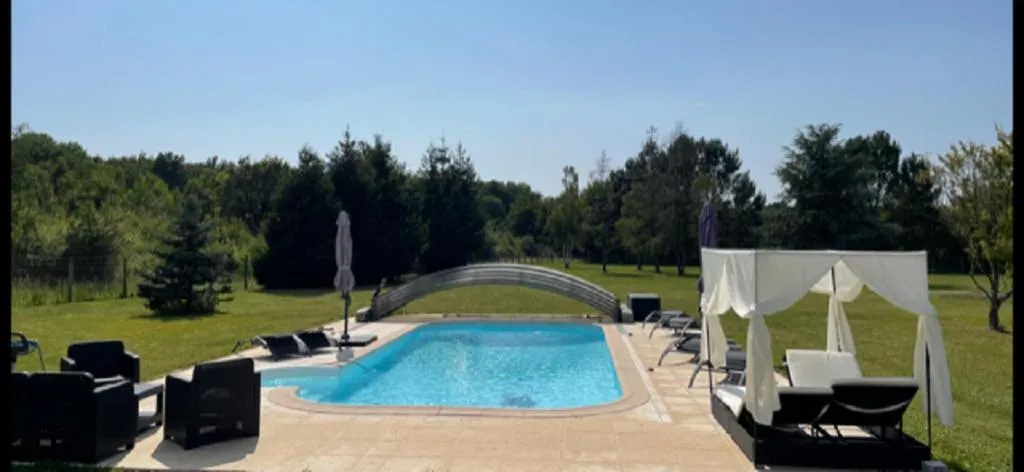 Suite bien-être, gîte avec spa à Cléré-les-Pins - photo 2 sur 9