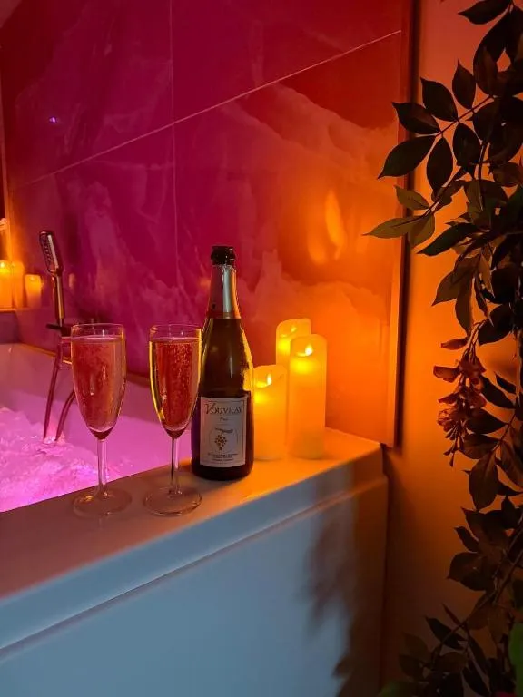 Suite Bridgerton, gîte avec spa à Manthelan - photo 3 sur 12