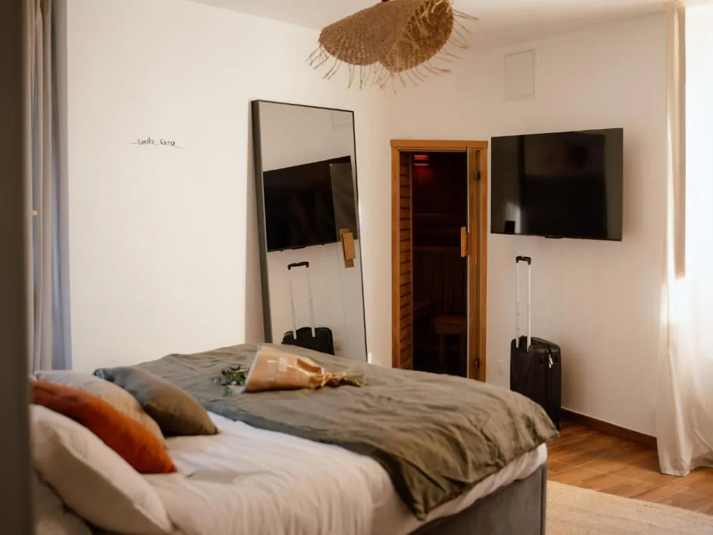 Suite Cara, gîte avec spa à Brive-la-Gaillarde - photo 2 sur 12