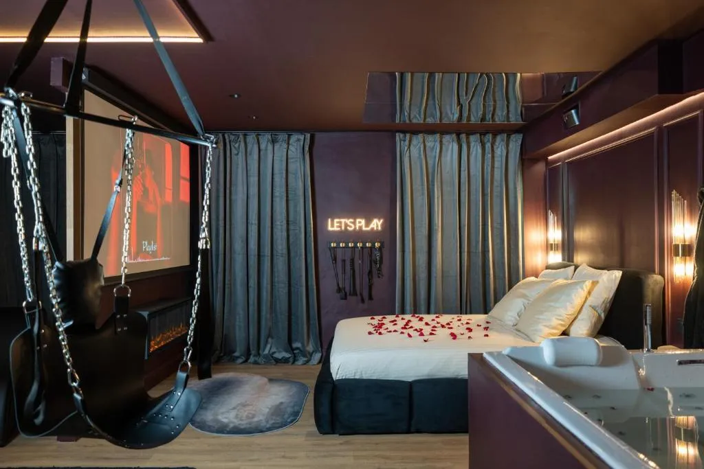 Suite cinéma et balnéo de Grasse, love room à Grasse - photo 2 sur 12