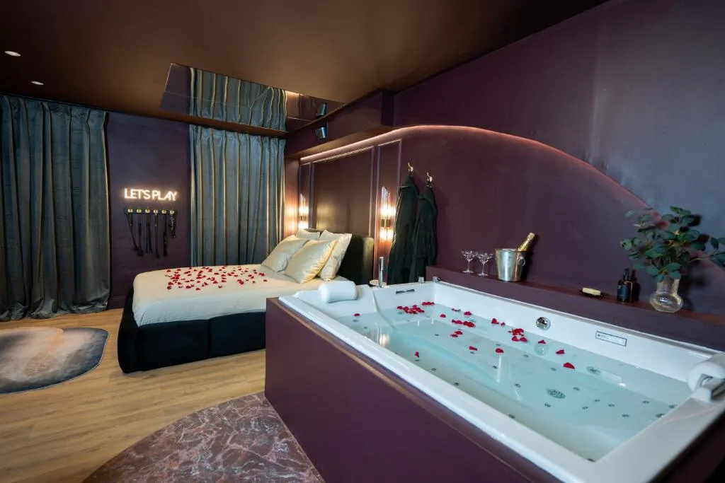 Suite cinéma et balnéo de Grasse, love room à Grasse - photo 3 sur 12