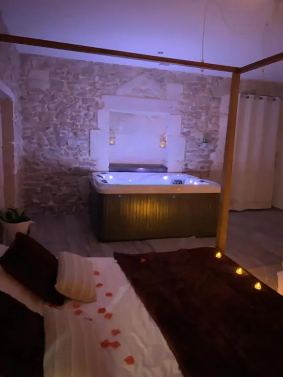 Suite de Caractère, gîte avec spa à Milhaud - photo 3 sur 6