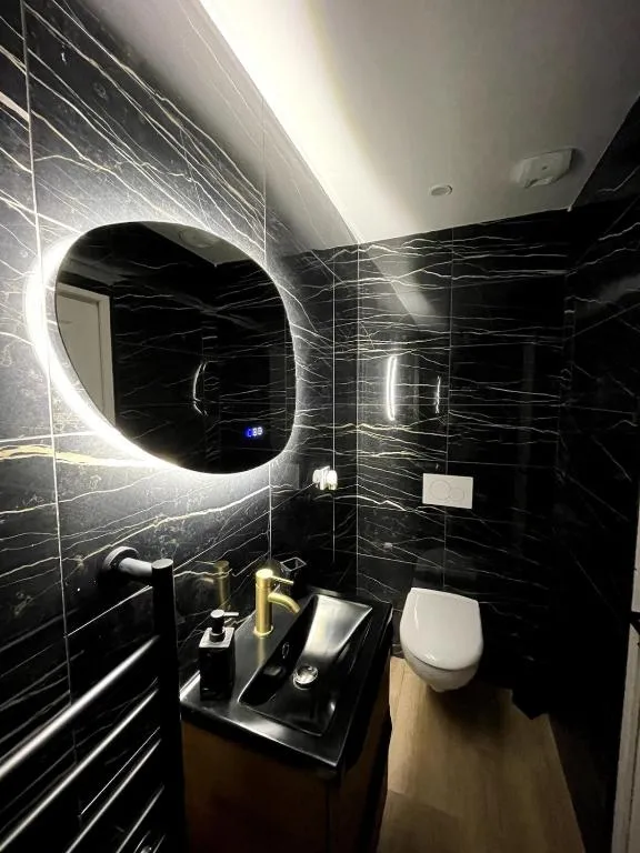 Suite de Luxe jacuzzi, gîte avec spa à Saint-Quentin - photo 3 sur 12