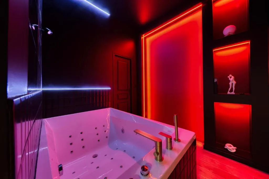 Suite Deluxe Jacuzzi, gîte avec spa à Melun - photo 3 sur 12