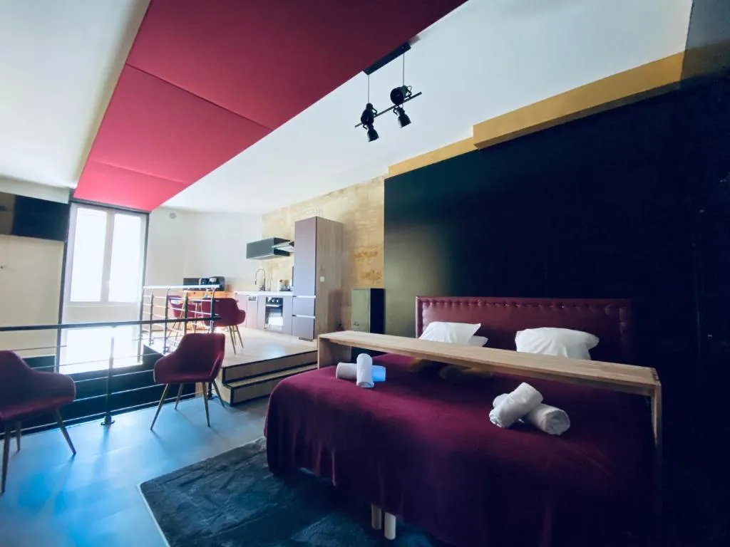 Suite Empire Chic et Glam, gîte avec spa à Bordeaux - photo 2 sur 12