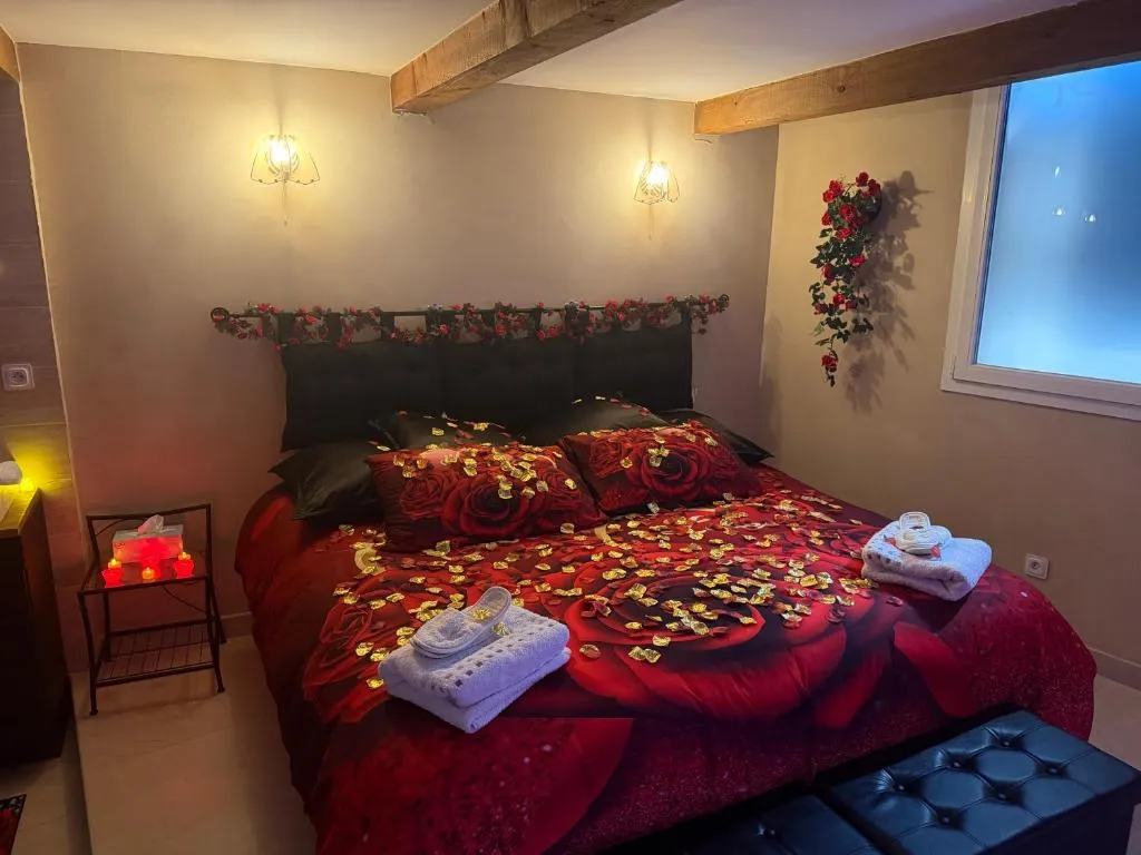 Suite Évasion Privée, love room à Lunel - photo 2 sur 12