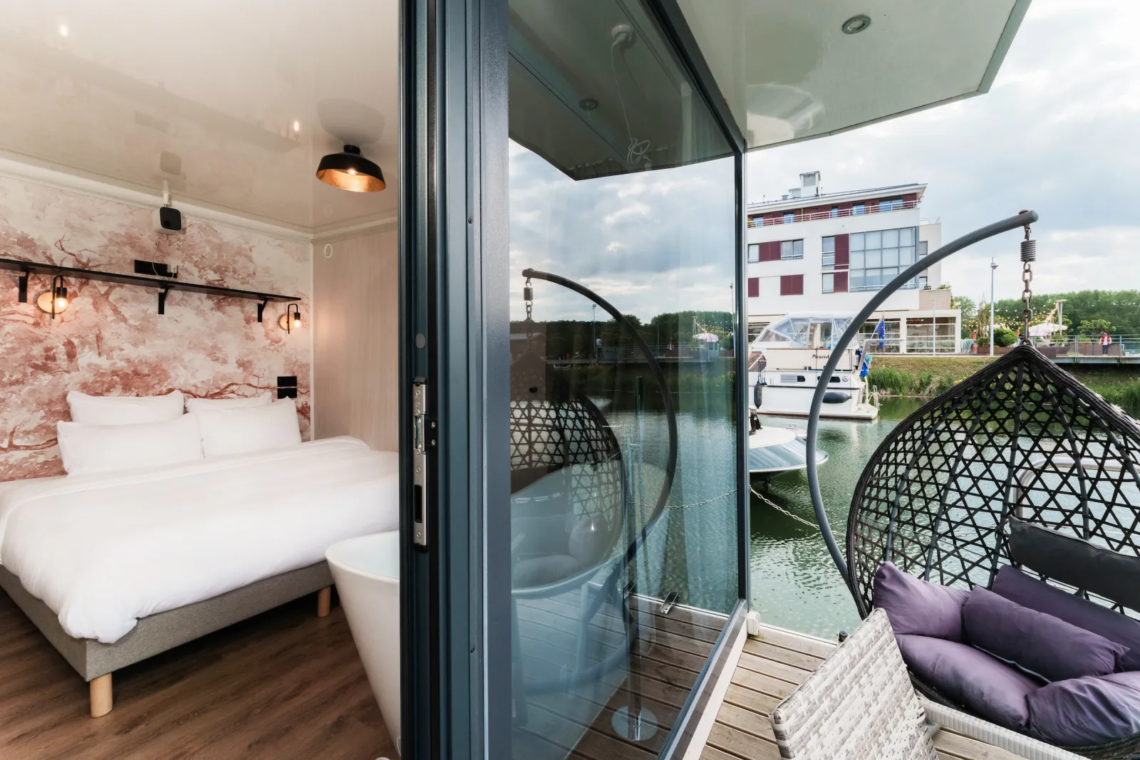 Suite flottante Lit King-size Balnéo - L'Escale Royale (L'Isle-Adam, Val-d'Oise)