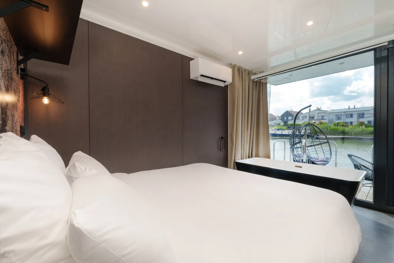 Suite flottante Lit King-size Balnéo & Sauna - L'Escale Royale (L'Isle-Adam, Val-d'Oise)