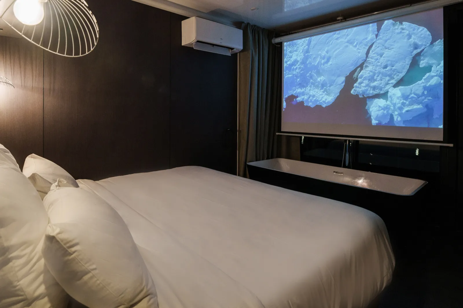 Suite flottante Lit King-size Balnéo & Sauna, suite flottante à L'Isle-Adam - photo 3 sur 12