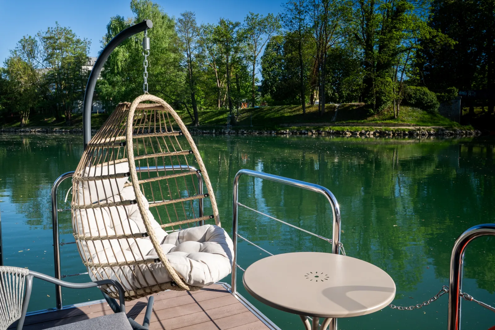 Suite flottante Supérieure Lit King-size Balnéo & Sauna, suite flottante à La Ferté-sous-Jouarre - photo 3 sur 12