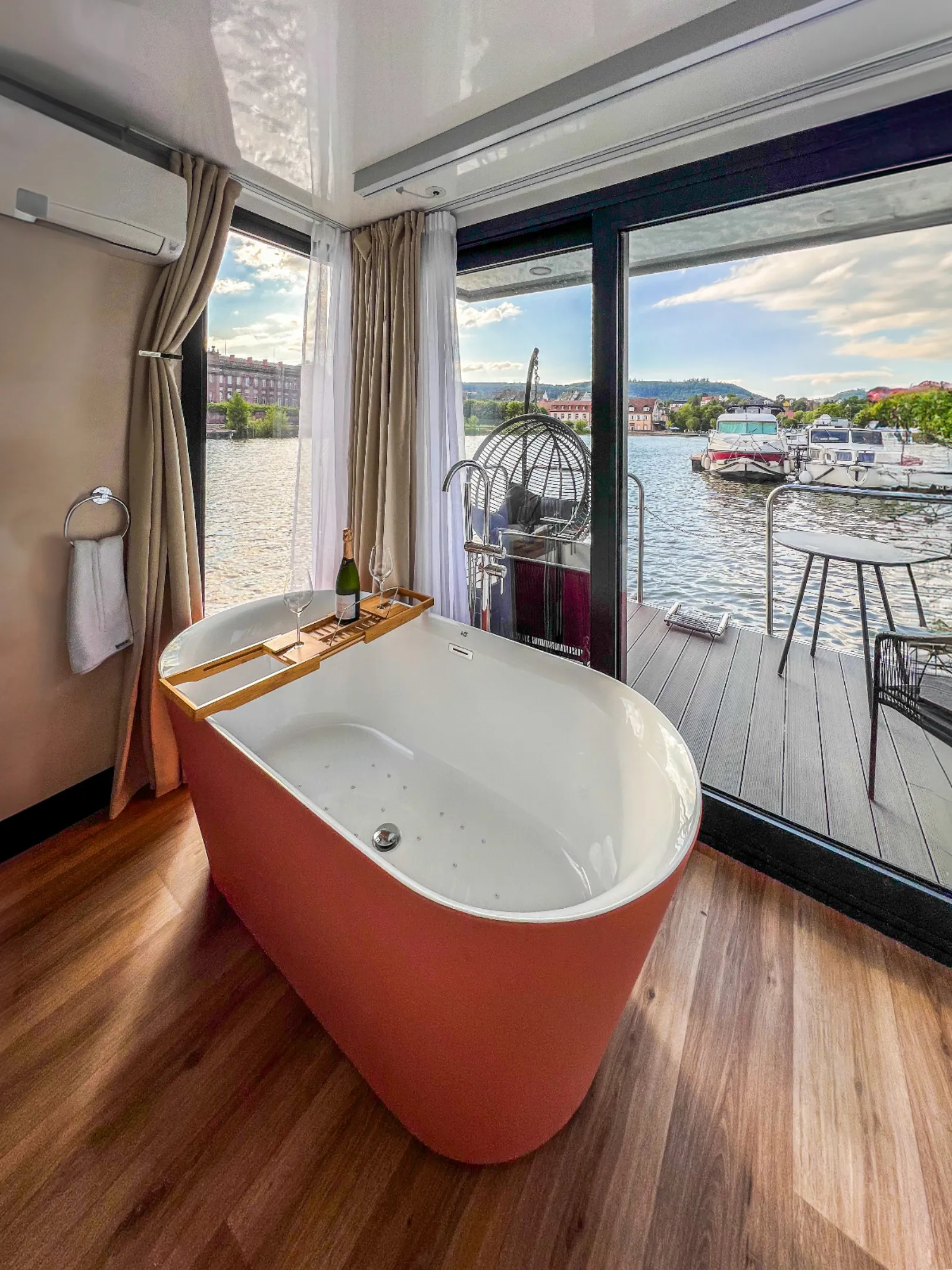Suite flottante Supérieure Lit king-size Balnéo, suite flottante à Saverne - photo 3 sur 11