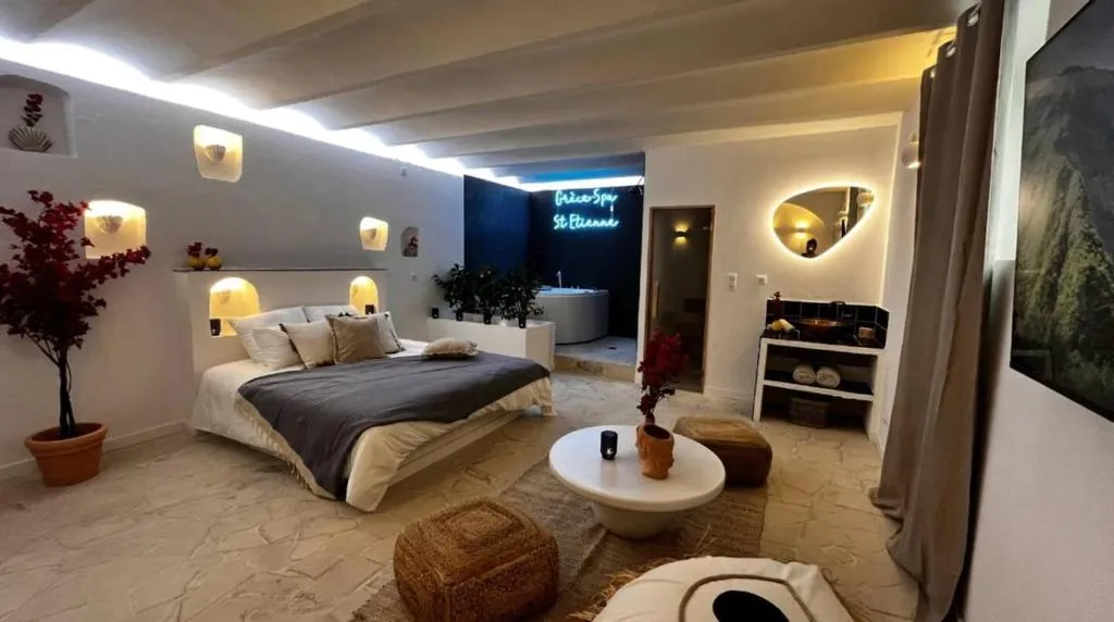 Suite grecque de Saint-Étienne - Sauna et balnéo dans un décor méditerranéen (Saint-Étienne, Loire)