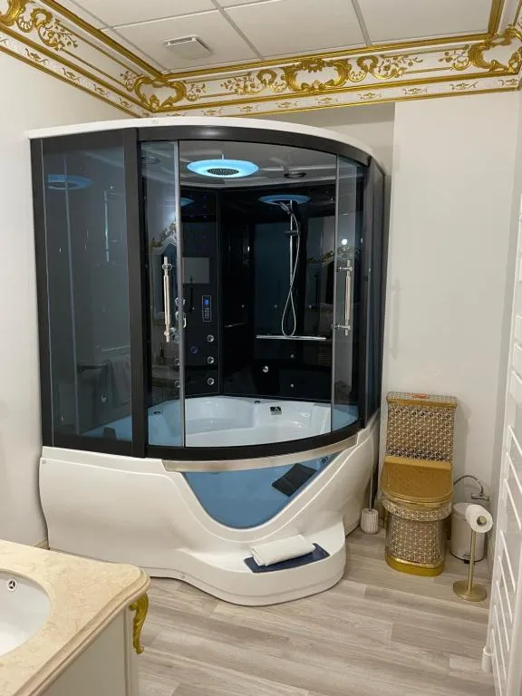 Suite Impériale du Couvent, gîte avec spa à Narbonne - photo 3 sur 12