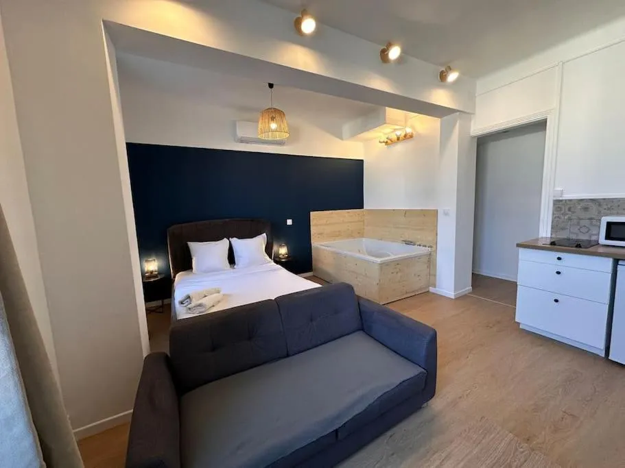 Suite jacuzzi 3D Sergent Blandan, gîte avec spa à Nancy - photo 2 sur 12