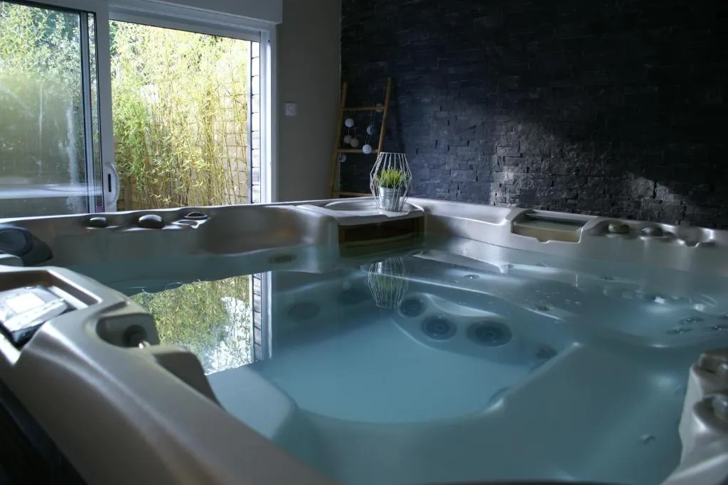 Suite Jacuzzi Carcagny, gîte avec spa à Carcagny - photo 3 sur 11