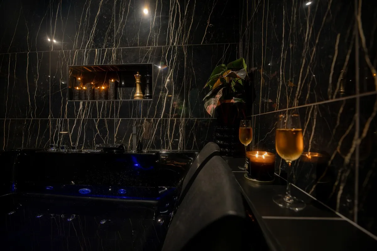 Suite Jacuzzi d'Angoulême, gîte avec spa à Angoulême - photo 2 sur 8