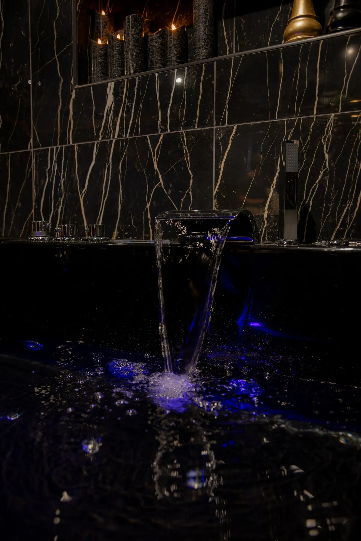 Suite Jacuzzi d'Angoulême, gîte avec spa à Angoulême - photo 3 sur 8