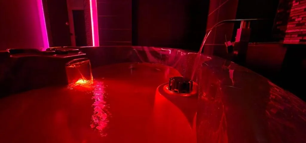 Suite jacuzzi privatif, gîte avec spa à Saint-Zacharie - photo 3 sur 4